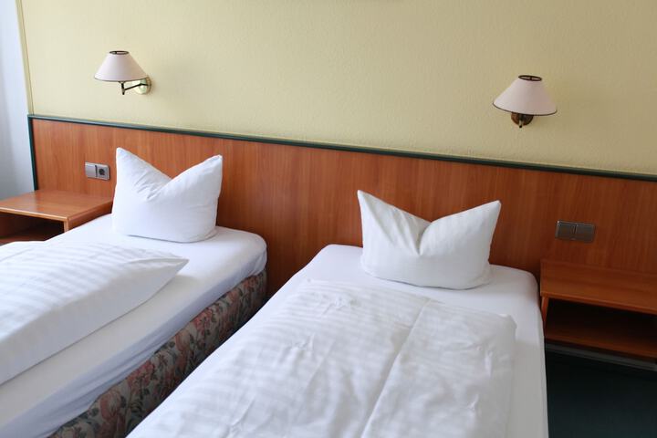 Room 3 of 32