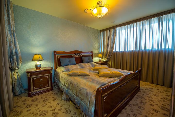 Room 13 of 90
