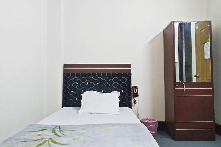 Room 28 of 74