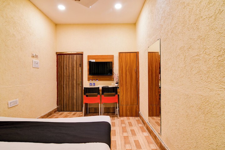 Room 12 of 30