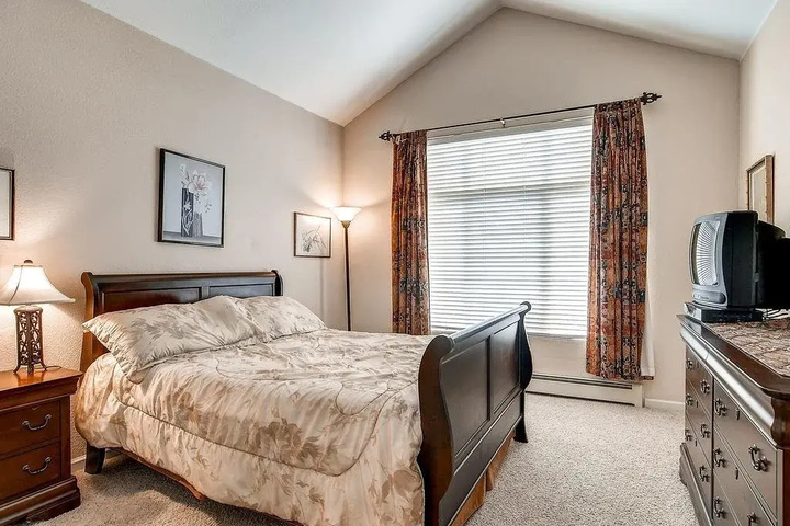 Room 2 of 20