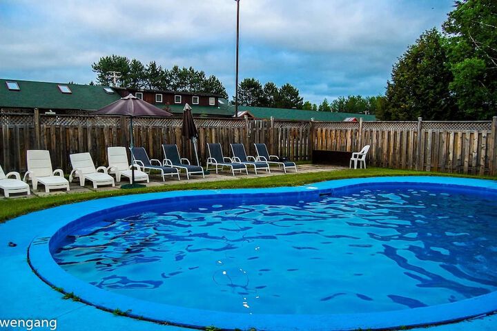 Pool 21 of 51