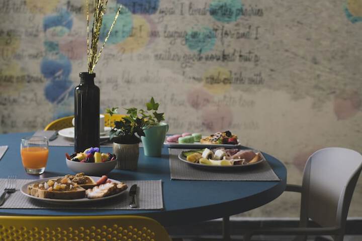Breakfast/Coffee Service 44 of 61