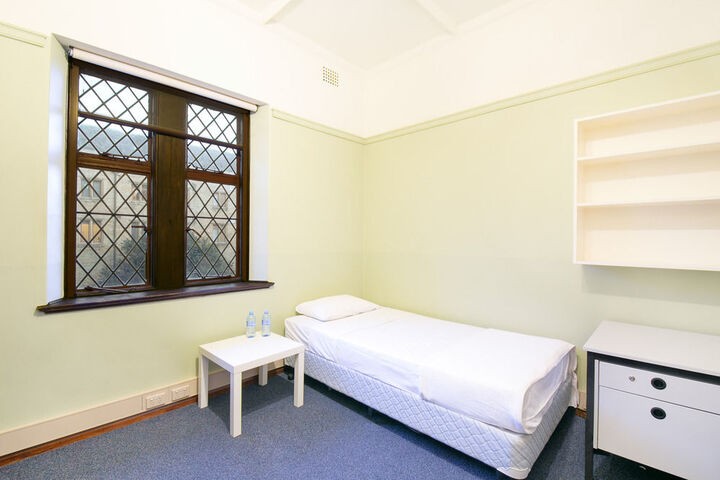 Room 28 of 63