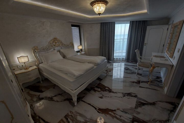 Room 17 of 81