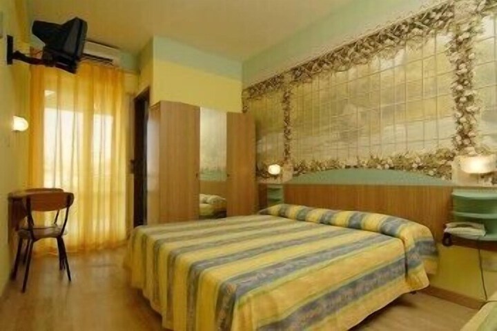 Room 10 of 62