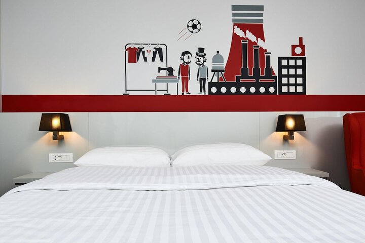 Room 6 of 52