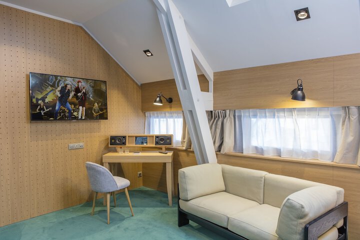 Room 43 of 76