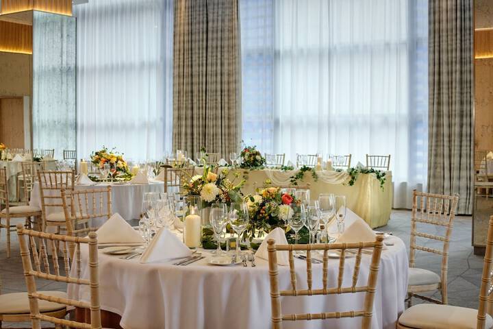 Ballroom/Hall 77 of 90