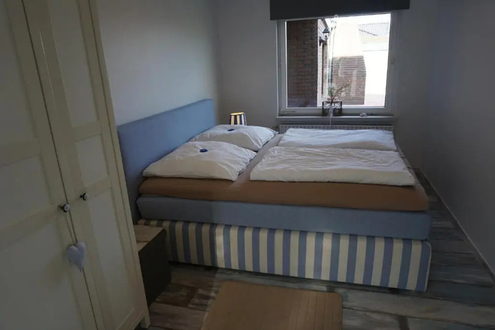 Room 3 of 10
