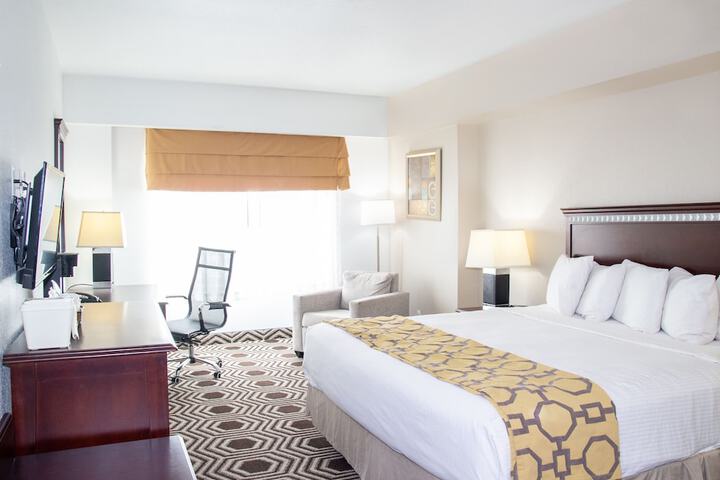 1 King Bed (1 of 5)