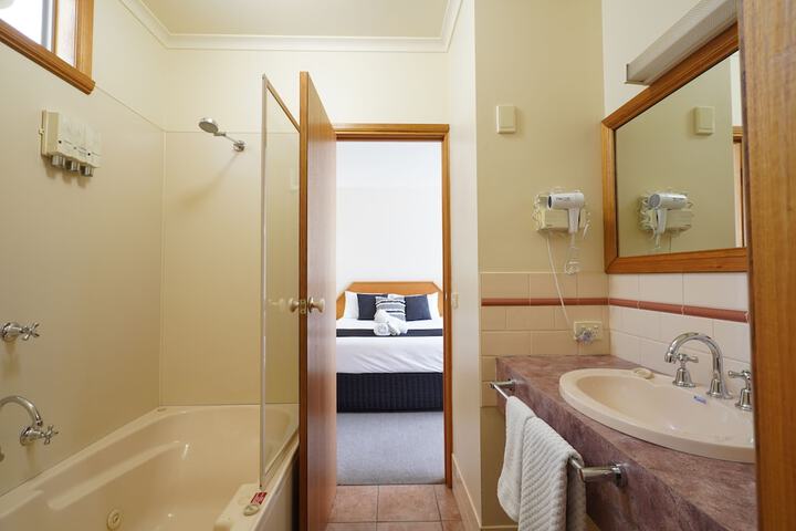 Room 25 of 47