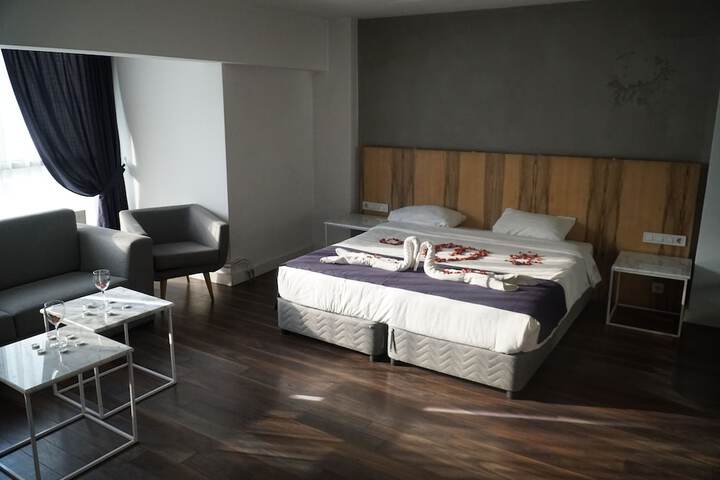 Room 7 of 18
