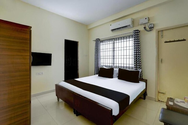 Room 8 of 13
