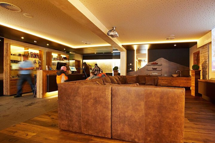 Entrance & Lobby