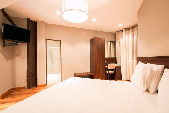 Room 6 of 61