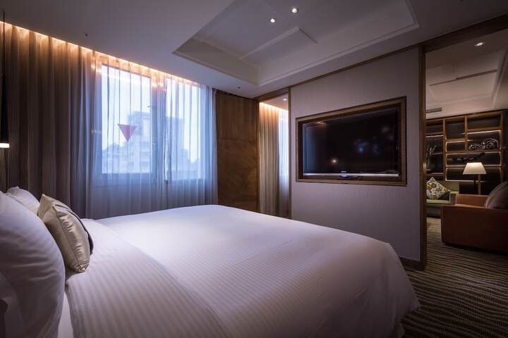 Room 10 of 87
