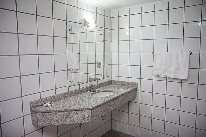 Room 25 of 47