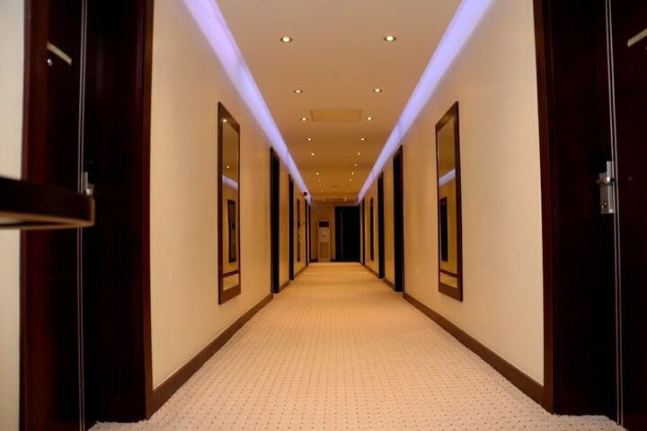 Ballroom/Hall 27 of 33