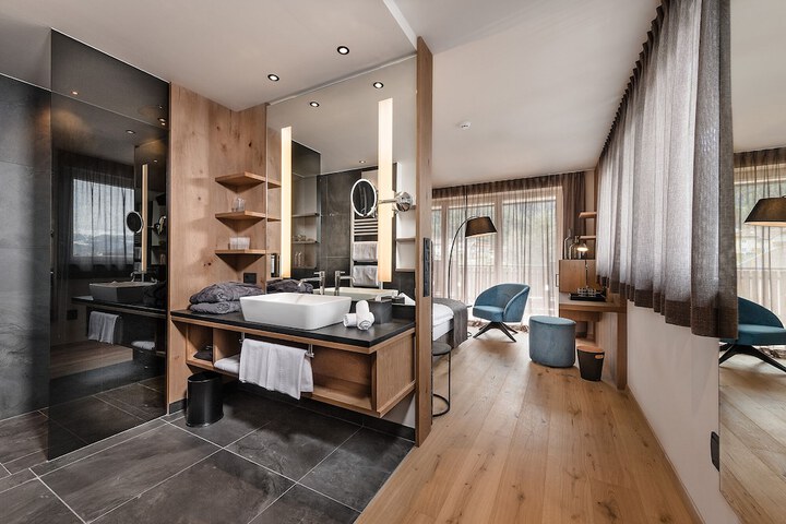 Room 16 of 44
