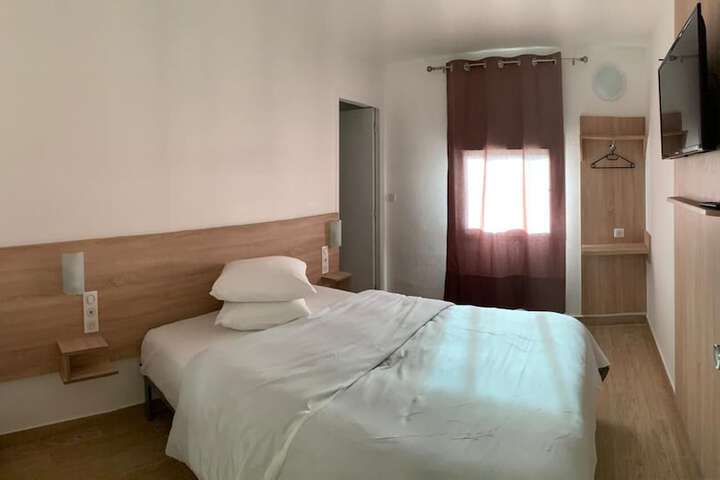 Room 6 of 15