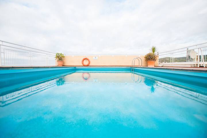 Hotel Pool