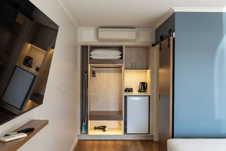 Room 2 of 38