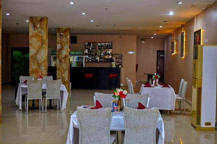 Lounge 19 of 29