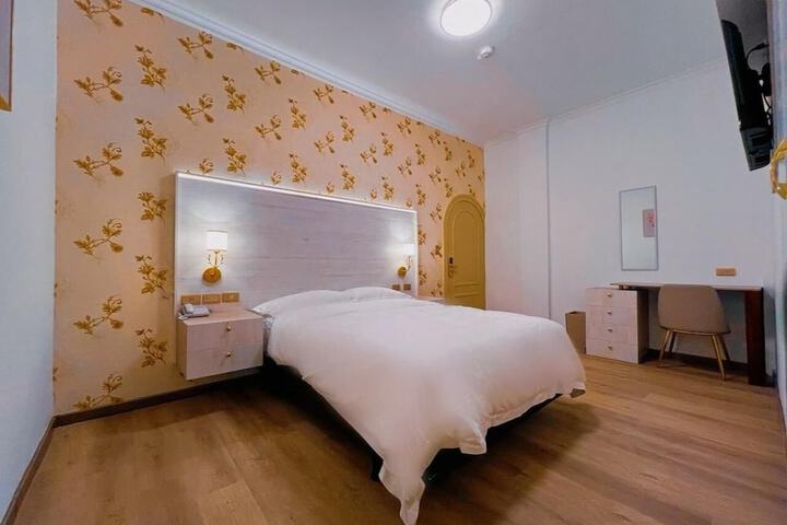 Room 19 of 90