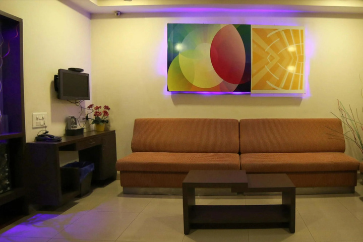 Oyo Rooms Mahanadu Road Extension