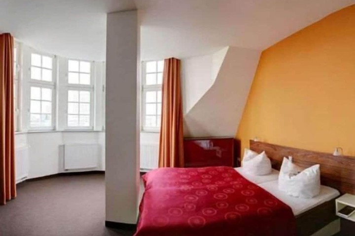 Room 33 of 55