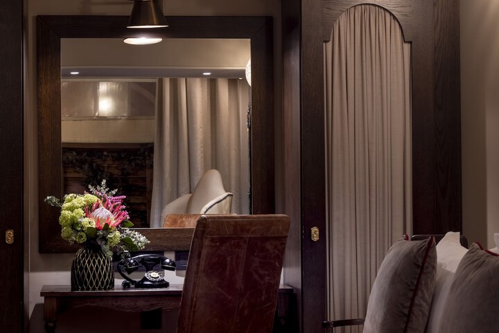 Room 51 of 146