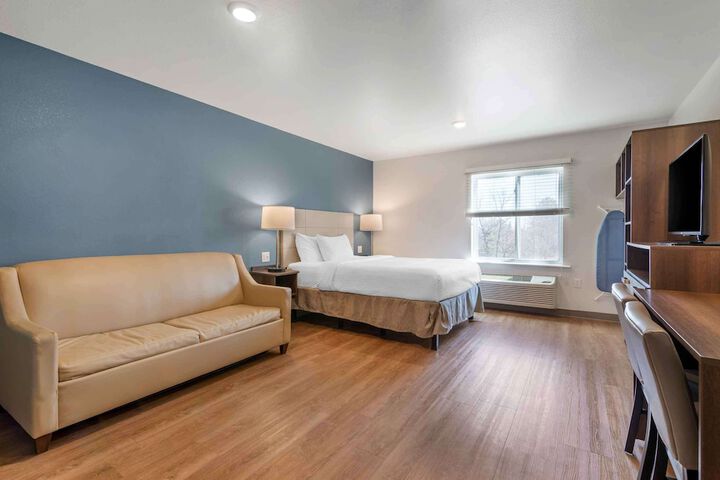 Studio Queen Bed (1 of 9)