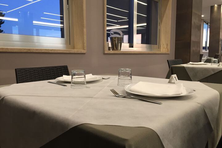 Dining 12 of 25