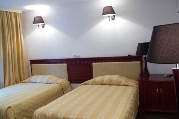 Room 16 of 38