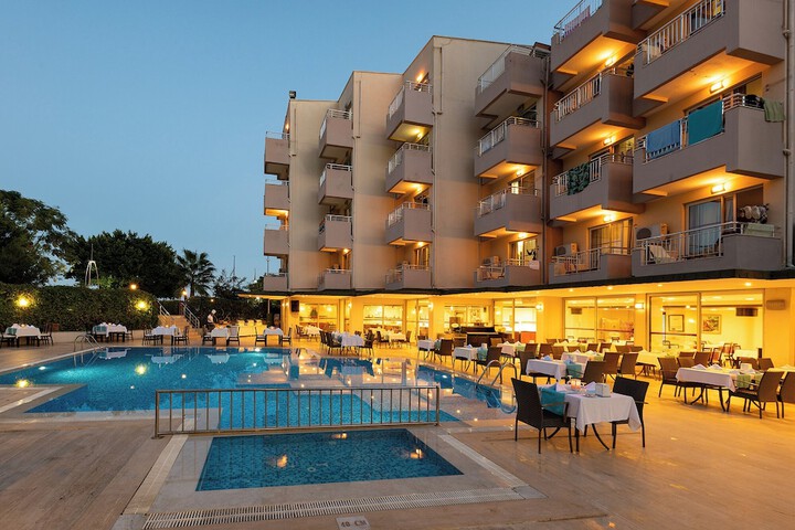 Hotel Pool