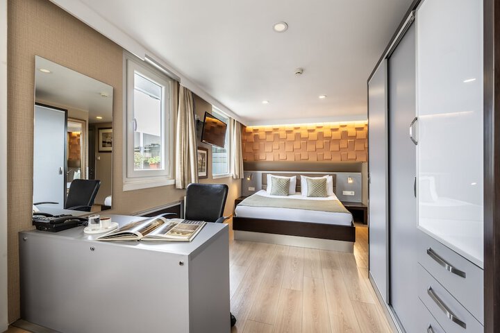 Room 31 of 120