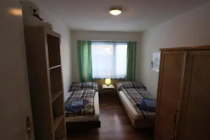 Room 10 of 13