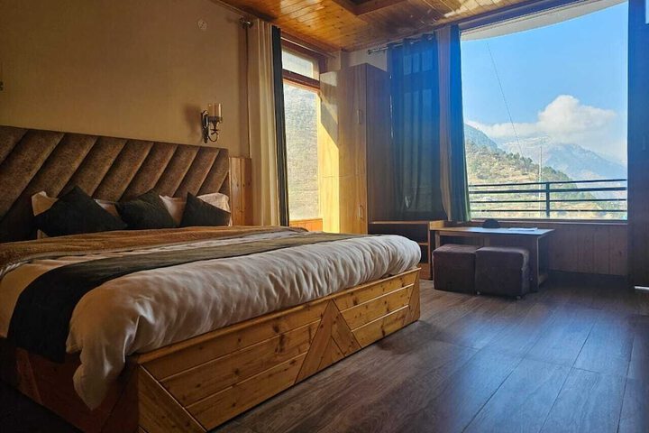 Room 6 of 27