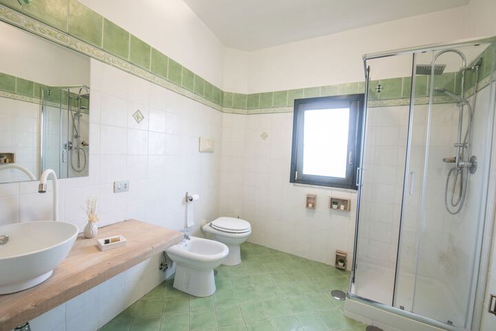 Room 4 of 37