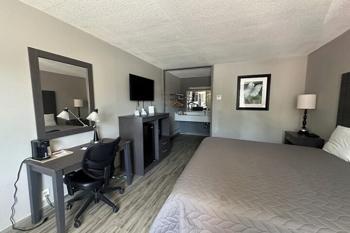 Room 8 of 19