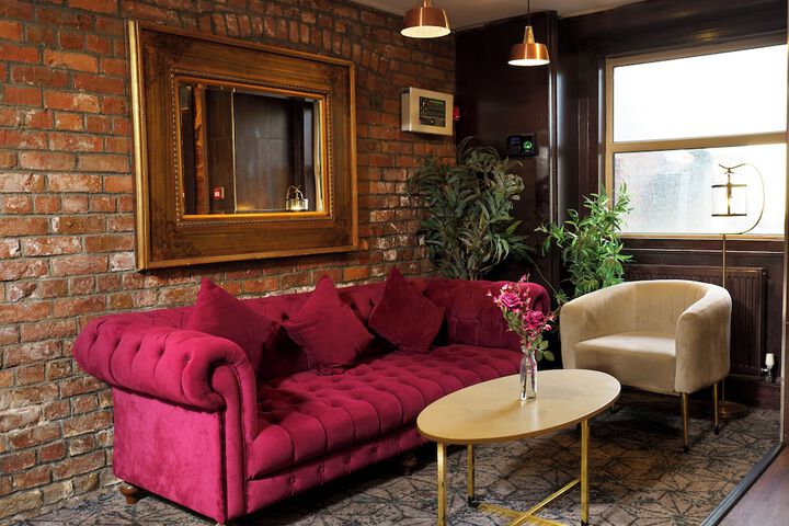 Lounge 101 of 105