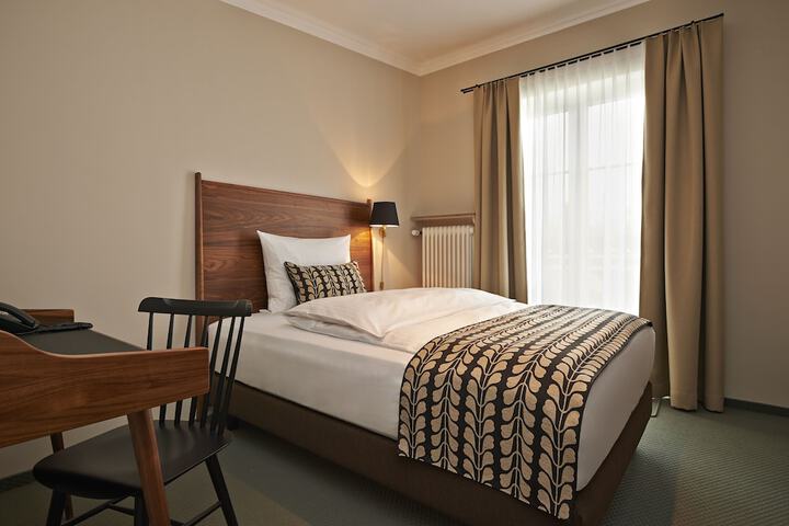 Room 4 of 85