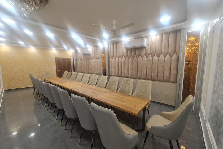 Ballroom/Hall 38 of 48