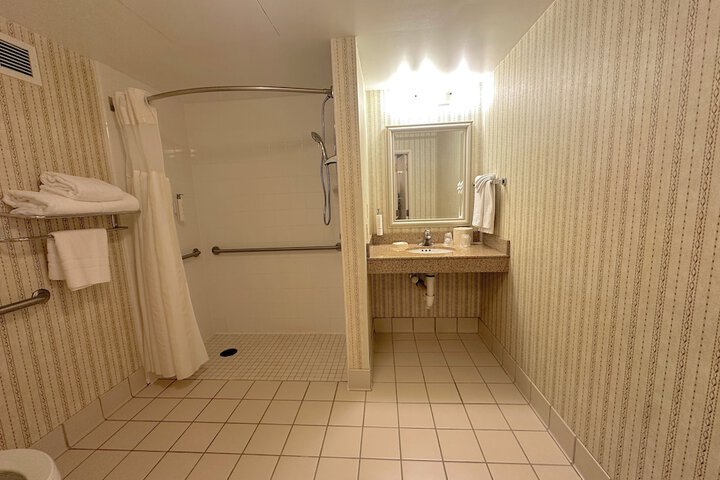 Room 20 of 28