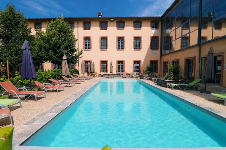 Pool 40 of 76