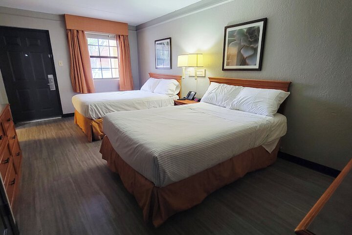 Room 2 of 10