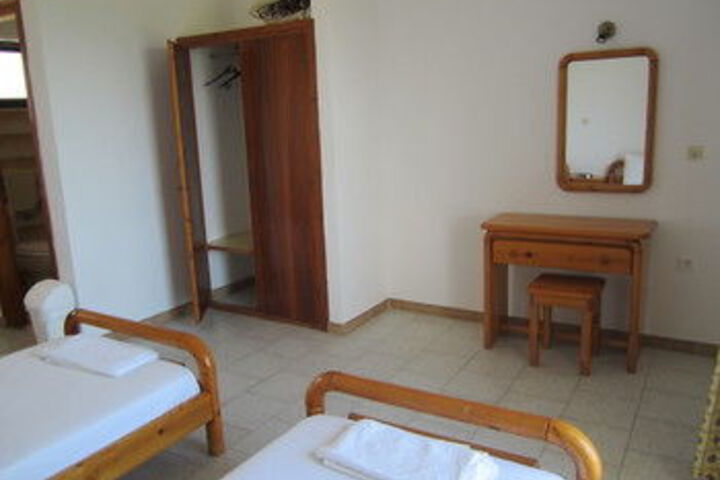 Room 6 of 11