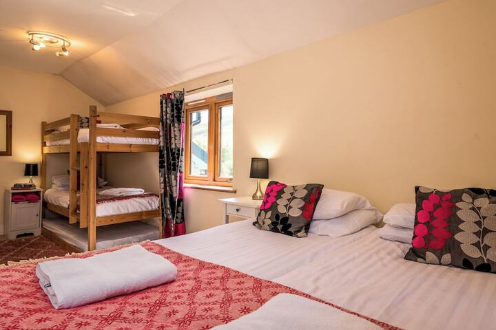 Room 9 of 32