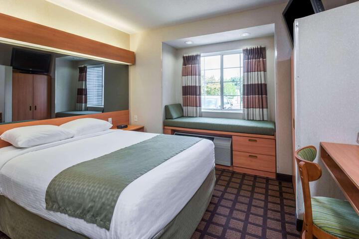 2 Queen Beds Accessible (14 of 26)